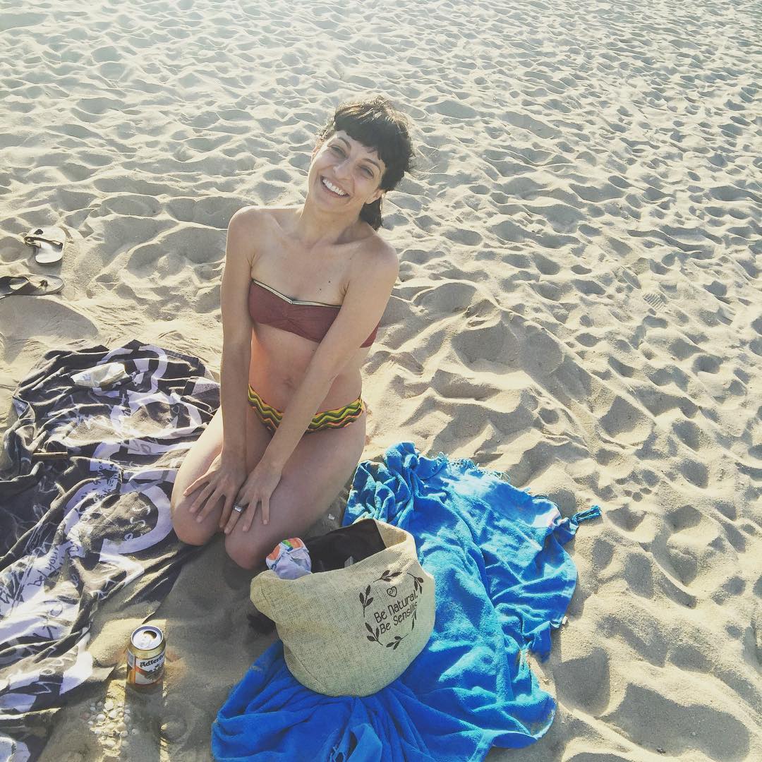 roser amills en la playa, bikini de santa braguita