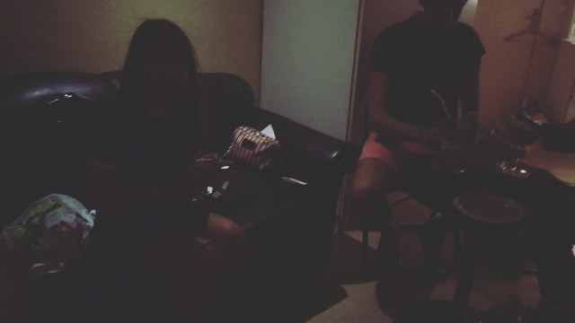 Roser Amills escucha a Lidia Guevara en directo