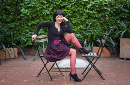 roser amills fotografiada para el periodico en la libreria la central. Foto de Ferran Nadeu