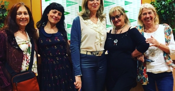 Roser Amills presenta a la escritora Marta Querol