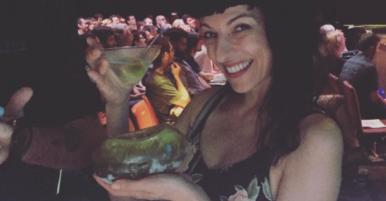 Un honor de brindar amb el 1er dry (mireu quina copa) de @drymartiniJDLM x #especies500 !!! Visca @especiesSERCAT - Roser Amills, escritora mallorquina