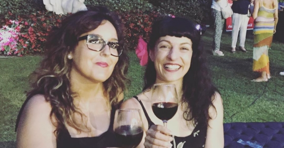 Nos estamos preparando con @seguraviudas para el concierto de la gran #pattismith :)) Chin-chín! - Roser Amills, escritora mallorquina