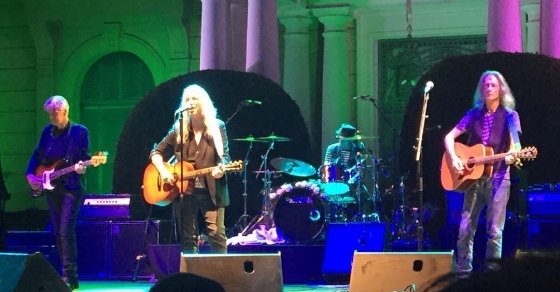 "Jesus died / For somebody's sins / But not mine" #pattismith ahora en #directo Disfrutando ... #pattismith #jardinsdepedralbes #music #livemusic #barcelona #concert #seguraviudas - Roser Amills, escritora mallorquina