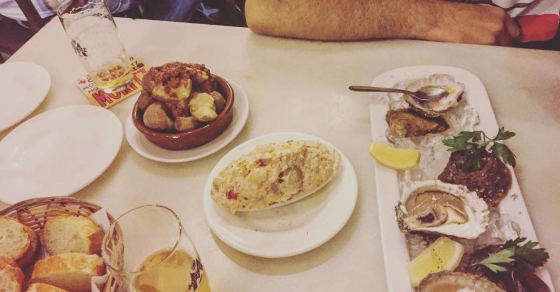 Tapas y Marco y alegría ;)) - Roser Amills, escritora mallorquina
