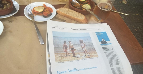 Quin millor lloc per llegir el meu 1er estiu de platja que s'@idobalear? Veniu i farem unes herbes!! - Roser Amills, escritora mallorquina