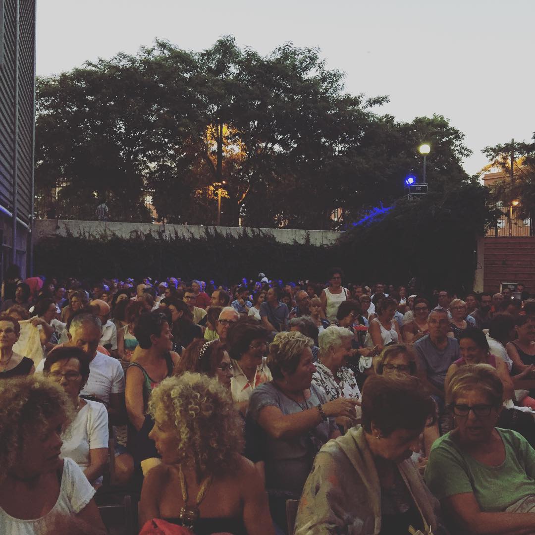 espectaculo roser amills la volta erotica al mon mataro