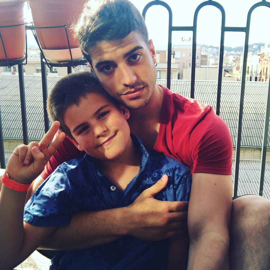 Los dos hijos de Roser Amills, Marcel y Juan