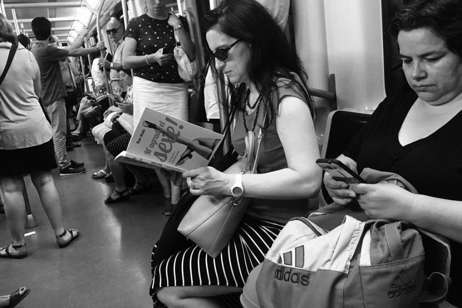 M'agrada de roser amills lectora en el metro