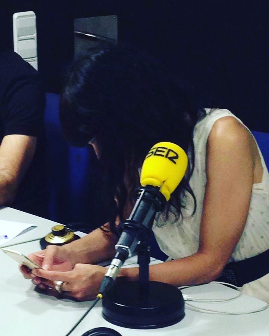 Mis compis de La Nit 31416 me han pillado! Estoy enganchada a #pokemongo  