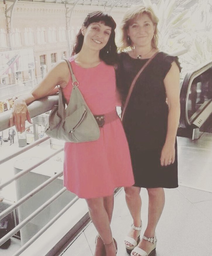 Roser Amills con Alicia Pomares