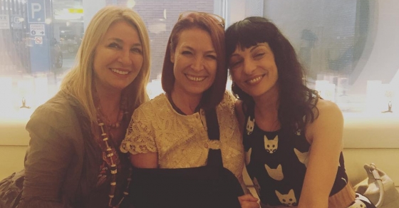 Roser Amills con Isabel Nuñez y Manu Nuñez