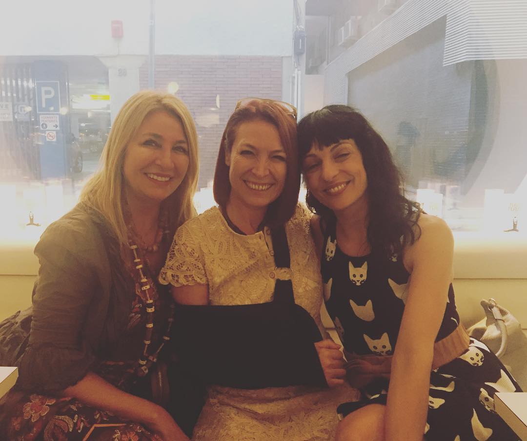 Roser Amills con Isabel Núñez y Manu Núñez