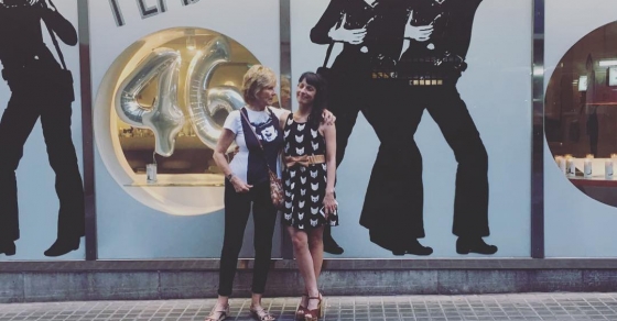 Roser Amills con Mercedes Mila en el Flash Flash Barcelona durante la celebracion de su 46º aniversario