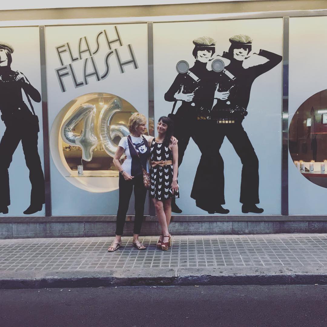Roser Amills con Mercedes Milá en el Flash Flash Barcelona durante la celebración de su 46º aniversario