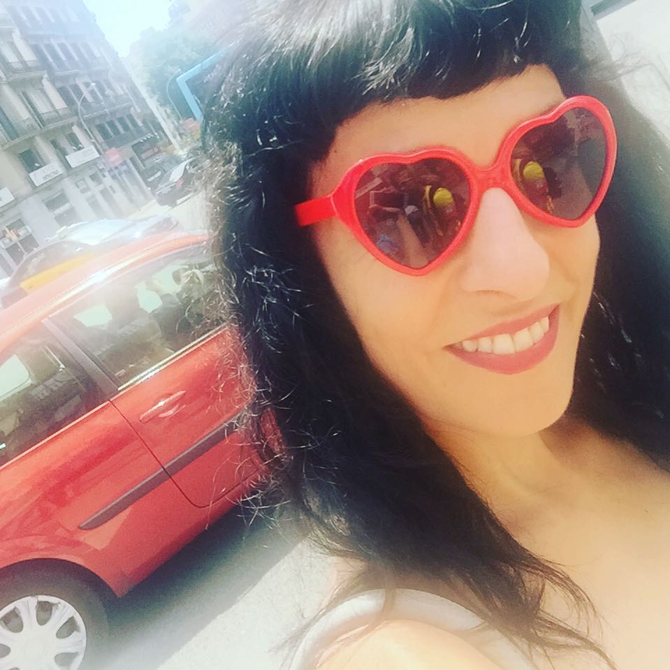 "La inteligencia busca y el corazón encuentra"
George Sand