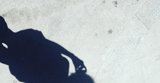 Cazadora #poquemongo al sol ;)) - Roser Amills, escritora mallorquina
