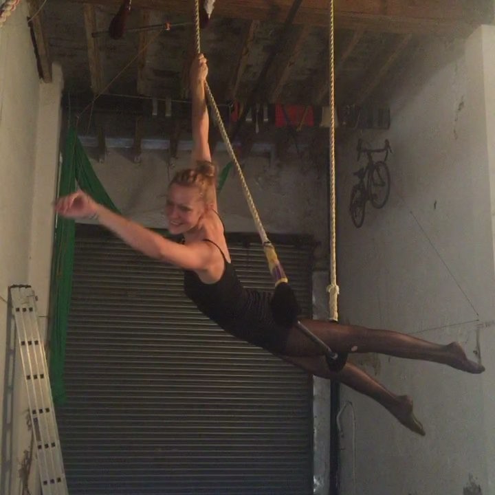 En La Felpa con Eva Clapp y sus acrobacias aéreas en el #trapecio