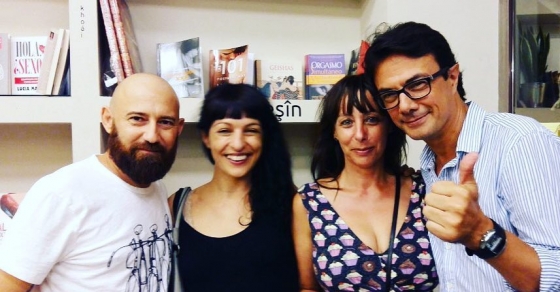 La visita a @amantisnet generó bonitos encuentros! Con mi @marco_blued y gracias #jordimayol por la foto!!! Y a @sustimma por su cariño ;)) - Roser Amills, escritora mallorquina