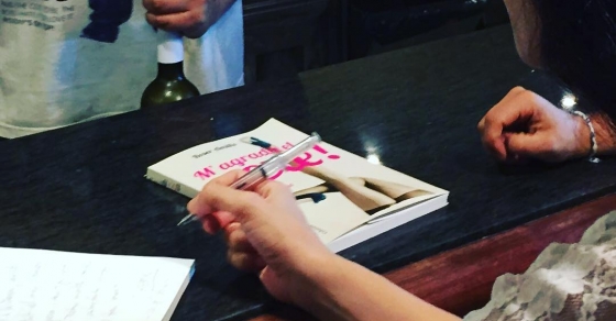 No hay casi nada que pueda hacerme más ilusión que dedicar mis libros a sus bellos lectores!! - Roser Amills, escritora mallorquina