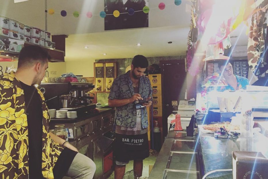 Pol, guille y Arnau del Bar Pietro del barri de gracia de Barcelona