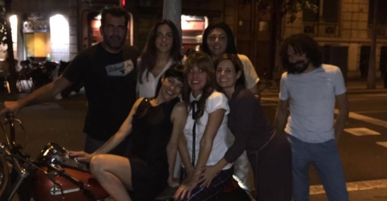 En la moto de @bancodepruebas con equipo @lanit31416 - Roser Amills, escritora mallorquina