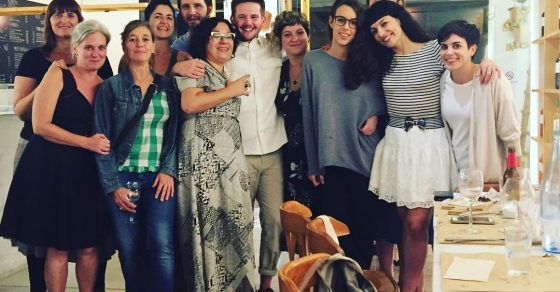 Foto de grup per celebrar èxit éxito de #eldiaquevamorirdavidbowie a @idobalear - Roser Amills, escritora mallorquina