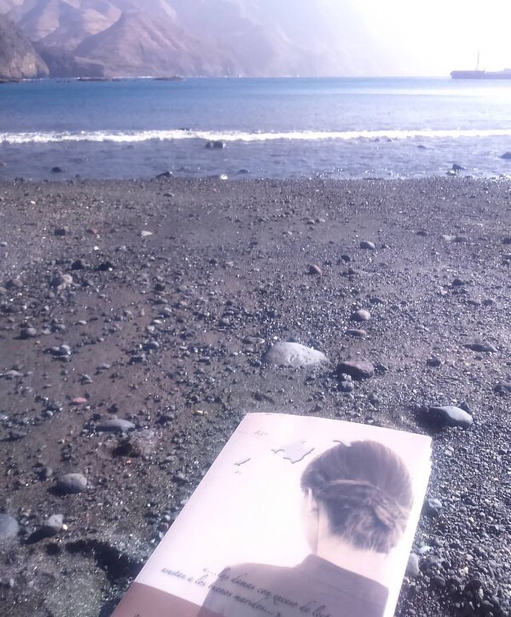 Me hace muy feliz esta foto de @marvegas22 disfrutando con #labachillera en Canarias! 1 Me hace muy feliz esta foto de @marvegas22 disfrutando con #labachillera en Canarias! Gracias!!! #escritora #mallorquina #algaida #clubdelectura #llibres #libro #books #bookshop #libreria #llibreria #bestseller #leermola #leeressexy #lecturas #booklover #bookstagram #cultura #regalalibros #regalallibres #mallorcainspira