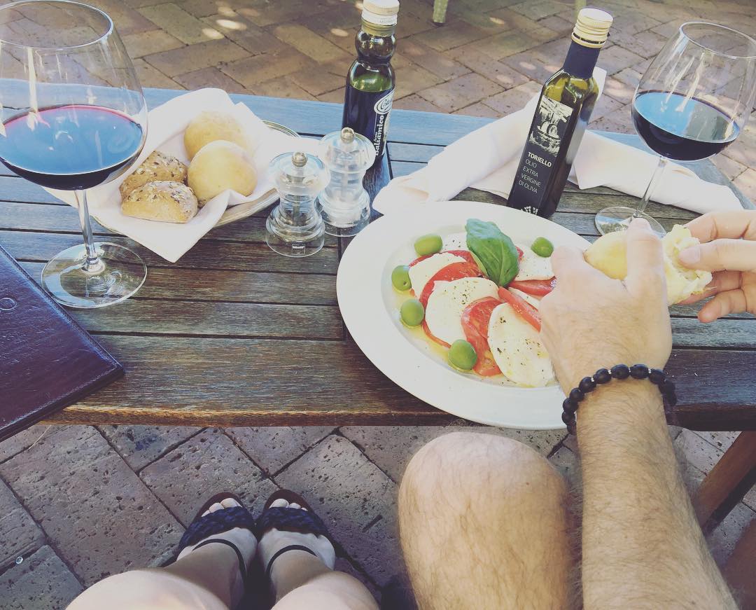 Un almuerzo ligero en un jardín espectacular.Ravello #costieraamalfitana