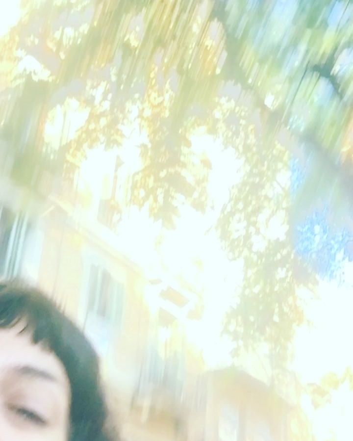 La Biblia dice: 'Ama a tu prójimo'.
Eso puede querer decir que le dejes en paz. Charles Bukowski