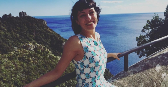 roser amills en la costiera amalfitana, napoles