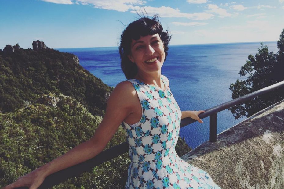 roser amills en la costiera amalfitana, napoles