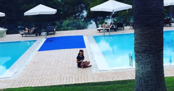 roser amills en la piscina del hotel formentor, converses de formentor 2016