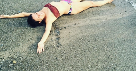 roser Amills en la playa