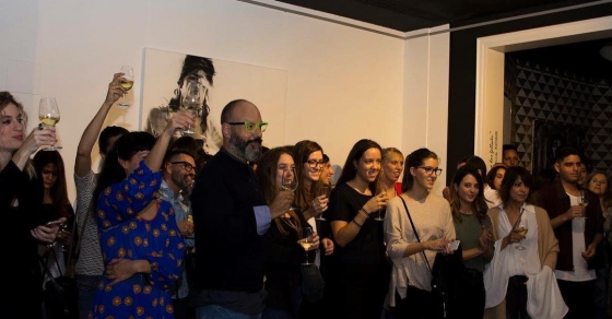 Así brindamos por los alumnos de @elisavabcn que fueron preseleccionados por @vinoafortunado #momentoafortunado - Roser Amills, escritora mallorquina