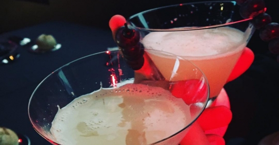 Chin-chín!! Brindis y empieza la #nochebrockmans @brockmansgin ;)) - Roser Amills, escritora mallorquina