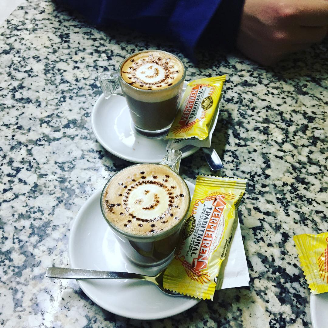 Mirad qué cafetitos tan monos nos acaban de poner  