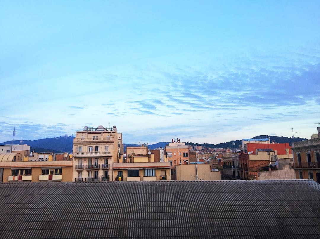 #amillsmorning Bon dia #buenosdias #goodmorning #morning #day Barcelona barri de Gràcia #daytime #sunrise #morn #awake #wakeup #wake #wakingup #ready #sleepy #sluggish #snooze #instagood #earlybird #algaida #photooftheday #gettingready #goingout #sunshine #instamorning #early #fresh #refreshed