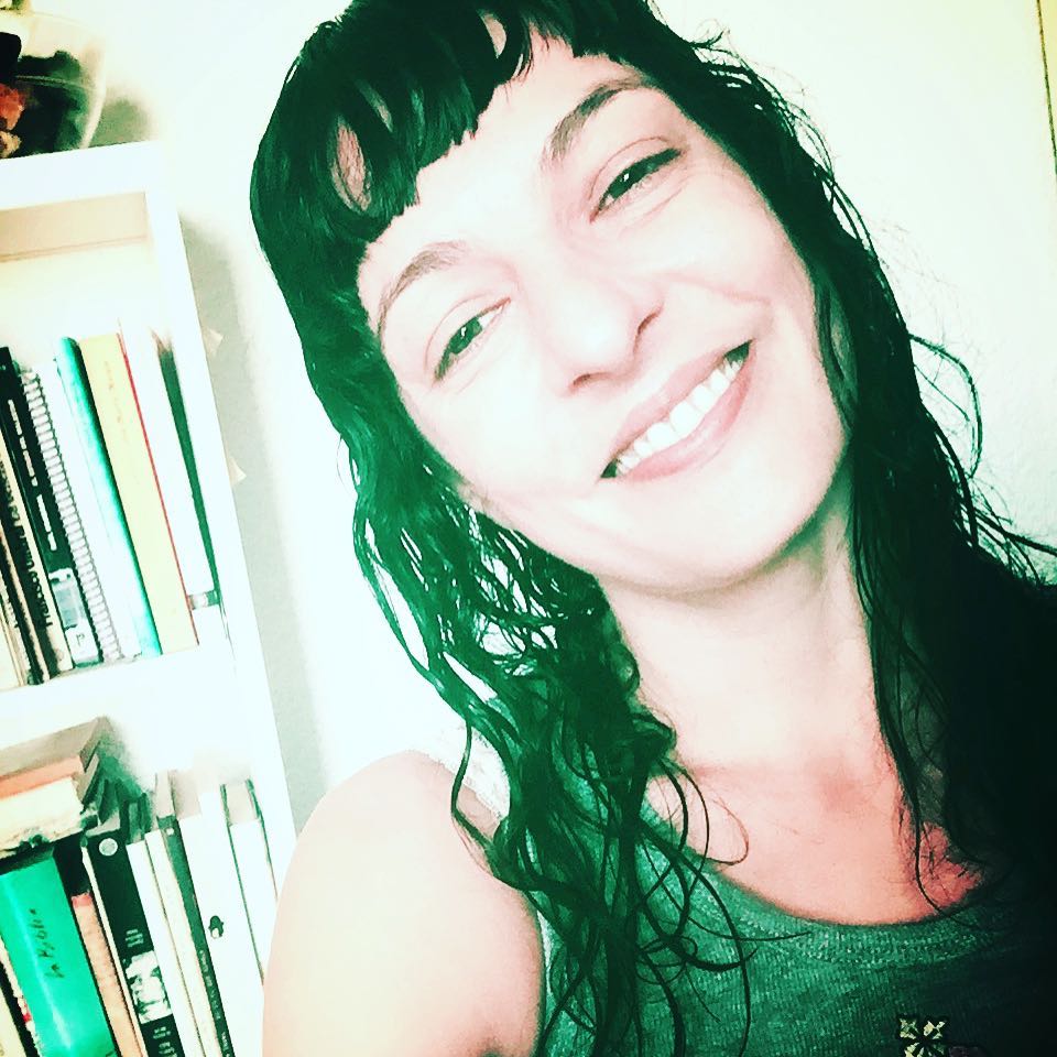 Escribo sin dormir más de 4 h, sin miedo, sin maquillaje y cada vez más contenta de mi #novela2017  