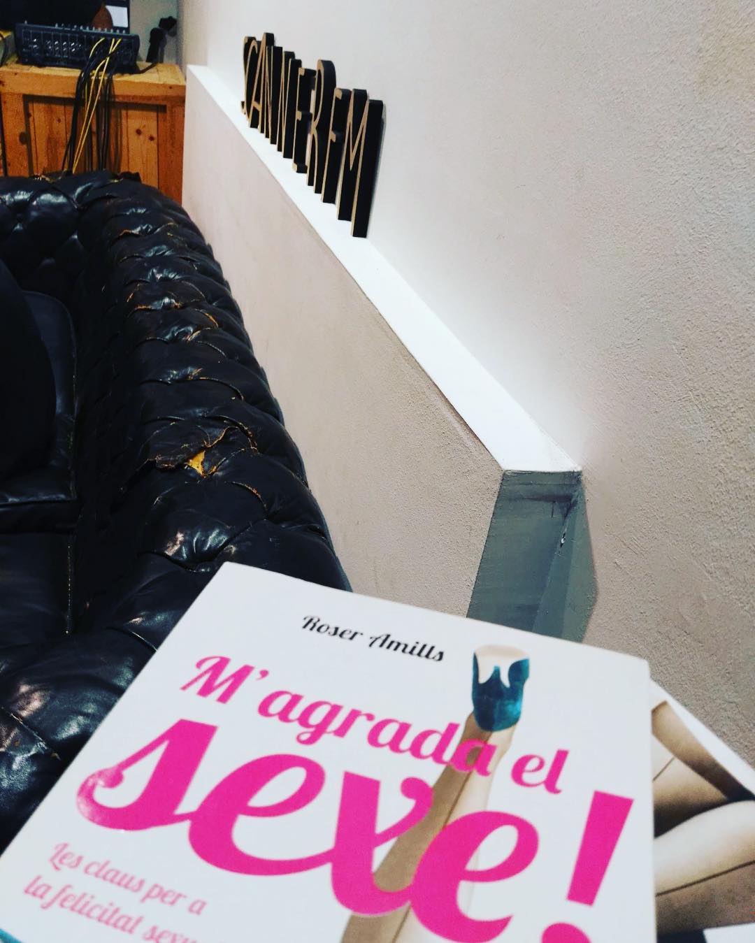 roser amills con sons of gutenberg en scanner fm radio