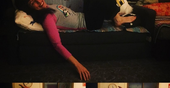 Roser Amills Escribiendo