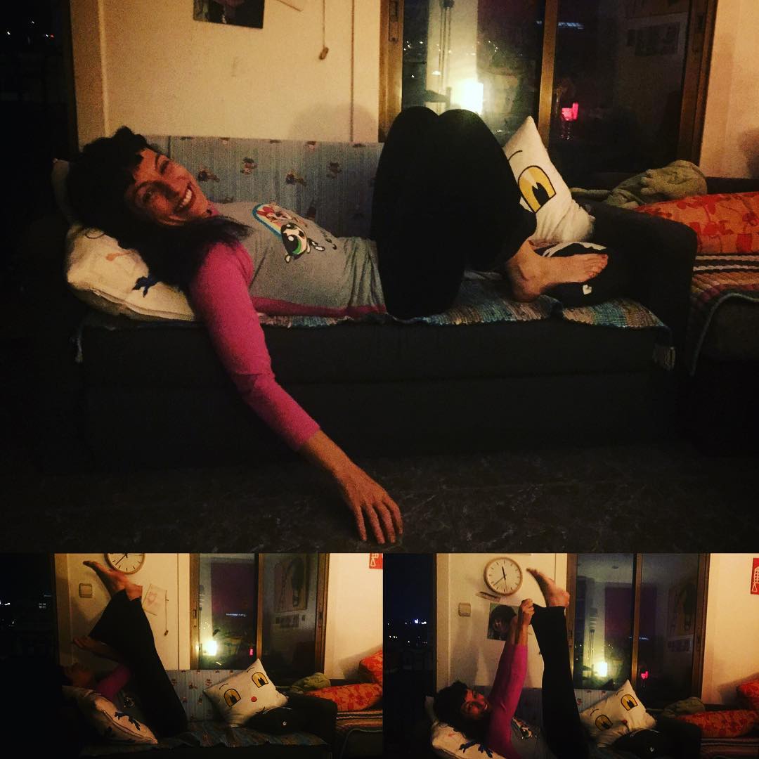 Roser Amills Escribiendo