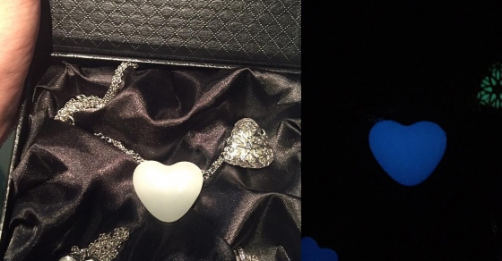 Podéis ver esto que he recibido en volvelux.com Gracias @volvelux me encantan estas joyas llenas de #amor - Roser Amills, escritora mallorquina