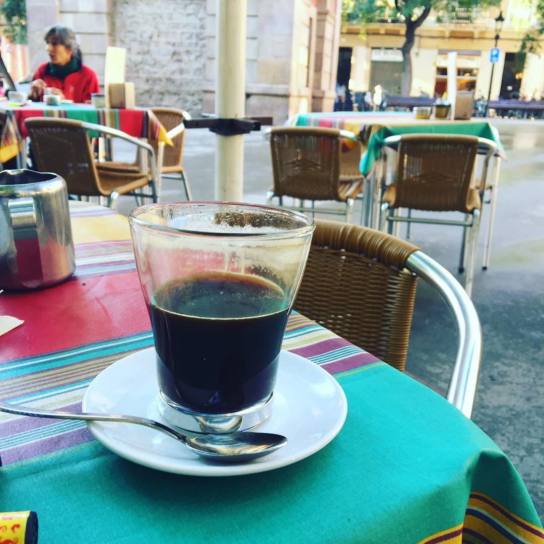 Me encanta el #cafeamericano del Tiramisú :)) #coffee #addict #caffeine #yum #black #morning #bestcoffee #needcoffee #coffeeislove #coffeeislife #coffeegram #coffeelover #coffeeaddict #coffeetime #lattemug #coffeemug #onecupatatime #americano #instacoffee #expreso #amantedelcafe #instagood #coffeedate