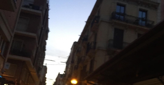 Me gusta la luz de mi barrio a esta hora #barridegracia - Roser Amills, escritora mallorquina