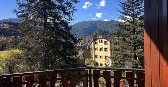 És cert, mireu les vistes que tinc, Ordino és el poble bonic d'#Andorra @Ordinoesviu @comudelamassana 2 És cert, mireu les vistes que tinc, Ordino és el poble bonic d'#Andorra @Ordinoesviu @comudelamassana - Roser Amills, escritora mallorquina
