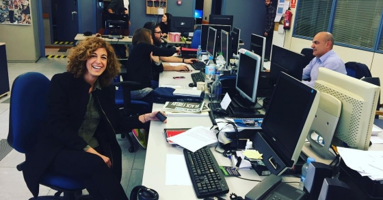 Súper bon ambient el de la redacció de RTV Andorra amb la Rosa Alberch - Roser Amills, escritora mallorquina