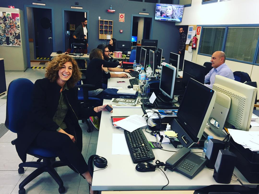 Súper bon ambient el de la redacció de RTV Andorra amb la Rosa Alberch