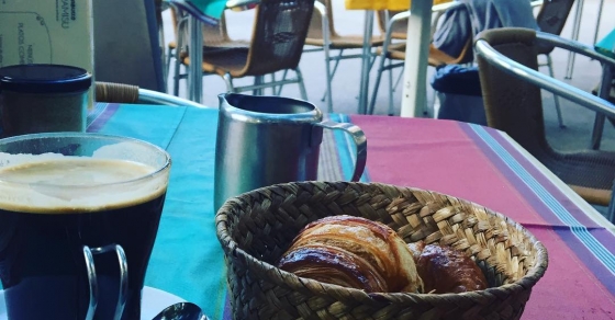 "Para comer bien en Inglaterra es recomendable desayunar tres veces"William Somerset Maugham ;)) - Roser Amills, escritora mallorquina