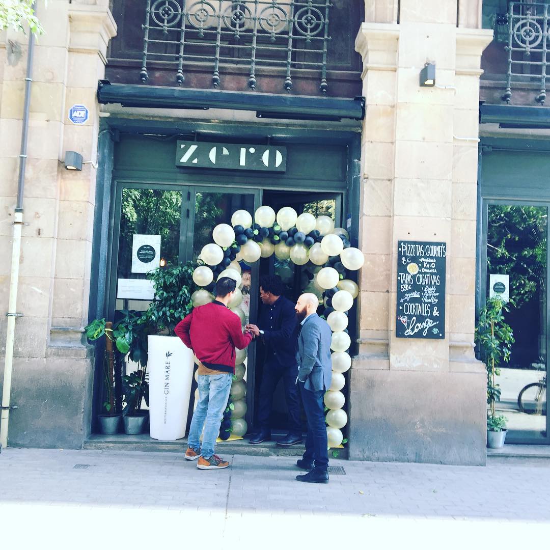 Hoy Zero KM celebra aniversario, si vienes a las 17h te invitarán a una copa