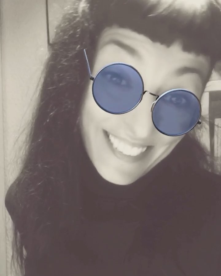 Muy feliz tarde/noche, estoy contenta y se nota ¿verdad almas bonitas?  